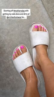 Elysia Rotaru feet photo 11