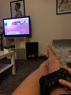 Elz the Witch feet photo thumbnail