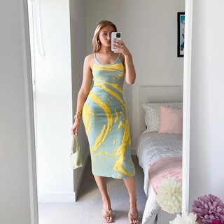 Elz the Witch feet photo thumbnail