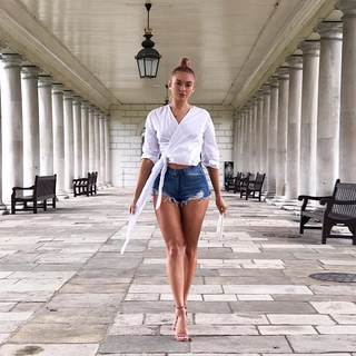 Elz the Witch feet photo thumbnail