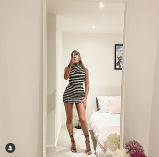 Elz the Witch feet photo thumbnail