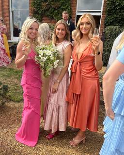 Elz the Witch feet photo thumbnail