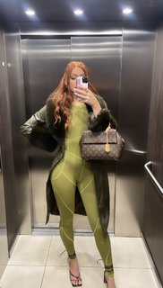 Elz the Witch feet photo thumbnail