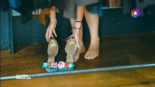 Elçin Sangu feet photo thumbnail