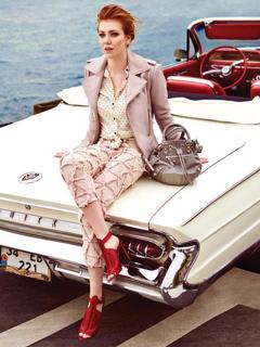 Elçin Sangu feet photo thumbnail