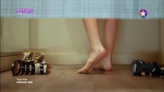 Elçin Sangu feet photo thumbnail