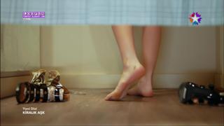 Elçin Sangu feet photo thumbnail