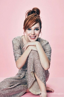 Elçin Sangu feet photo thumbnail