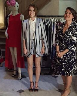 Elçin Sangu feet photo thumbnail