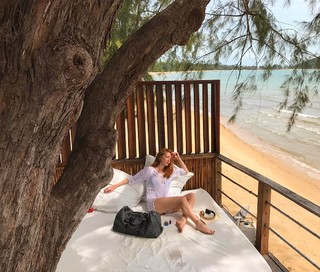 Elçin Sangu feet photo thumbnail