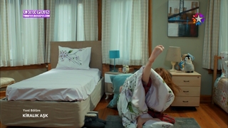 Elçin Sangu feet photo thumbnail