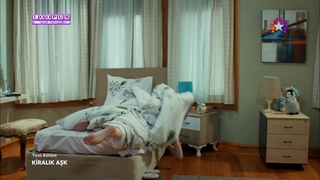 Elçin Sangu feet photo thumbnail