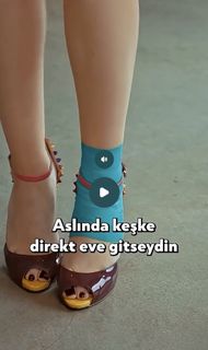 Elçin Sangu feet photo 1