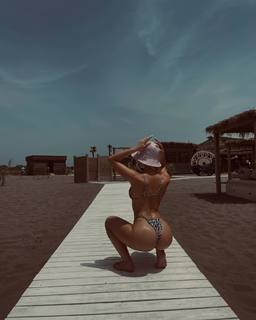 Ema Radujko feet photo thumbnail