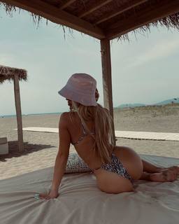 Ema Radujko feet photo thumbnail