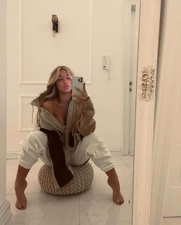 Ema Radujko feet photo thumbnail