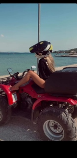 Ema Radujko feet photo thumbnail