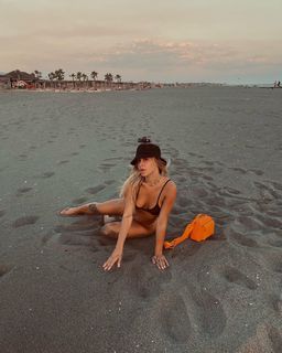 Ema Radujko feet photo thumbnail