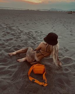 Ema Radujko feet photo thumbnail