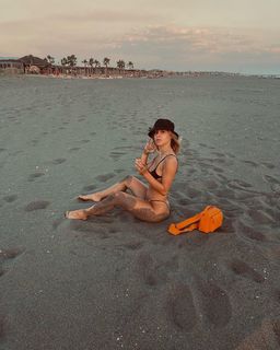 Ema Radujko feet photo thumbnail