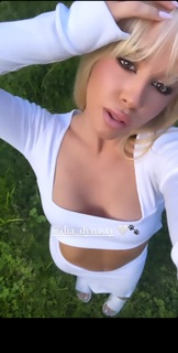 Ema Radujko feet photo thumbnail