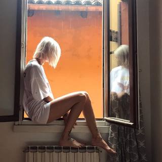 Ema Stokholma feet photo thumbnail