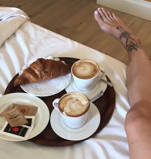 Ema Stokholma feet photo thumbnail