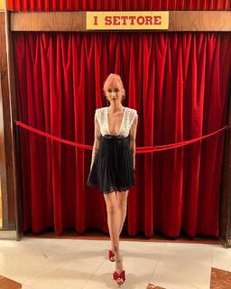 Ema Stokholma feet photo thumbnail