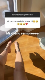 Ema Stokholma feet photo thumbnail