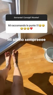 Ema Stokholma feet photo thumbnail