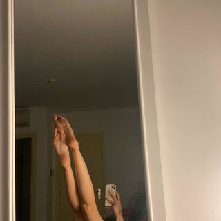 Ema Stokholma feet photo thumbnail