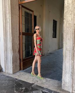 Ema Stokholma feet photo thumbnail