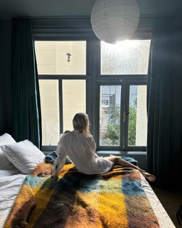 Ema Stokholma feet photo thumbnail