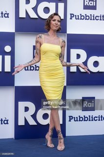 Ema Stokholma feet photo thumbnail