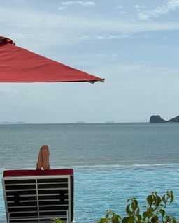 Ema Stokholma feet photo thumbnail