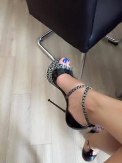 Emanuela feet photo 15