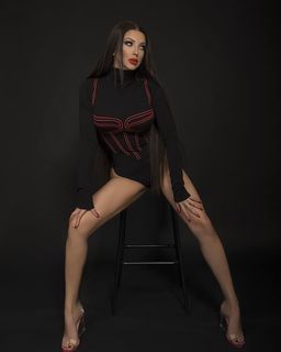 Emanuela feet photo 2