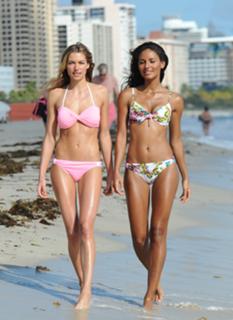 Emanuela de Paula feet photo 10
