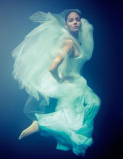 Emanuela de Paula feet photo 4