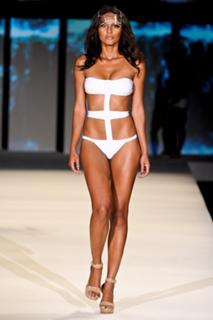 Emanuela de Paula feet photo 18