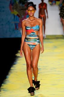 Emanuela de Paula feet photo 13