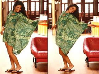 Emanuelle Araújo feet photo 17