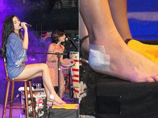 Emanuelle Araújo feet photo 14