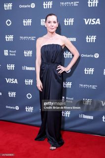 Embeth Davidtz feet photo thumbnail