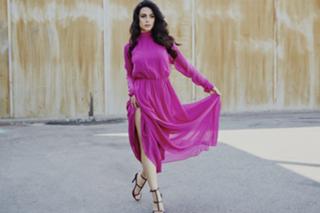 Emeraude Toubia feet photo thumbnail