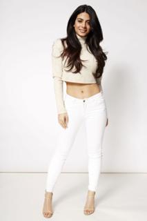 Emeraude Toubia feet photo thumbnail