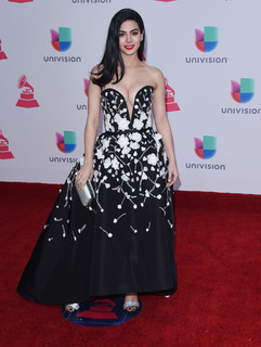 Emeraude Toubia feet photo thumbnail