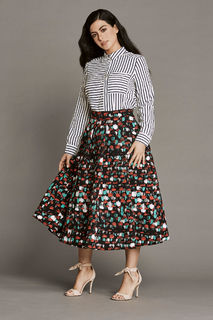 Emeraude Toubia feet photo thumbnail