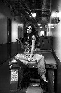 Emeraude Toubia feet photo thumbnail