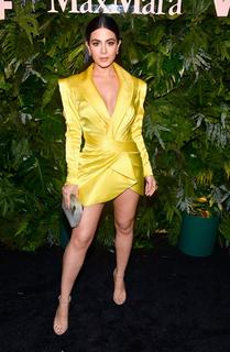 Emeraude Toubia feet photo thumbnail